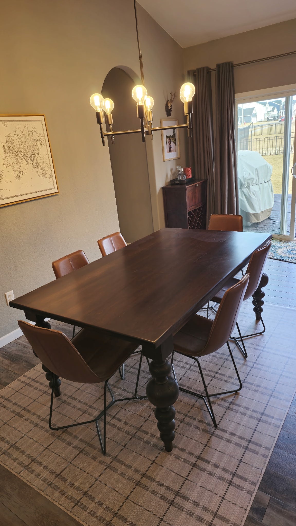 Cheyenne Table-Kona Finish with Rich Leather Chairs (Hard Maple)