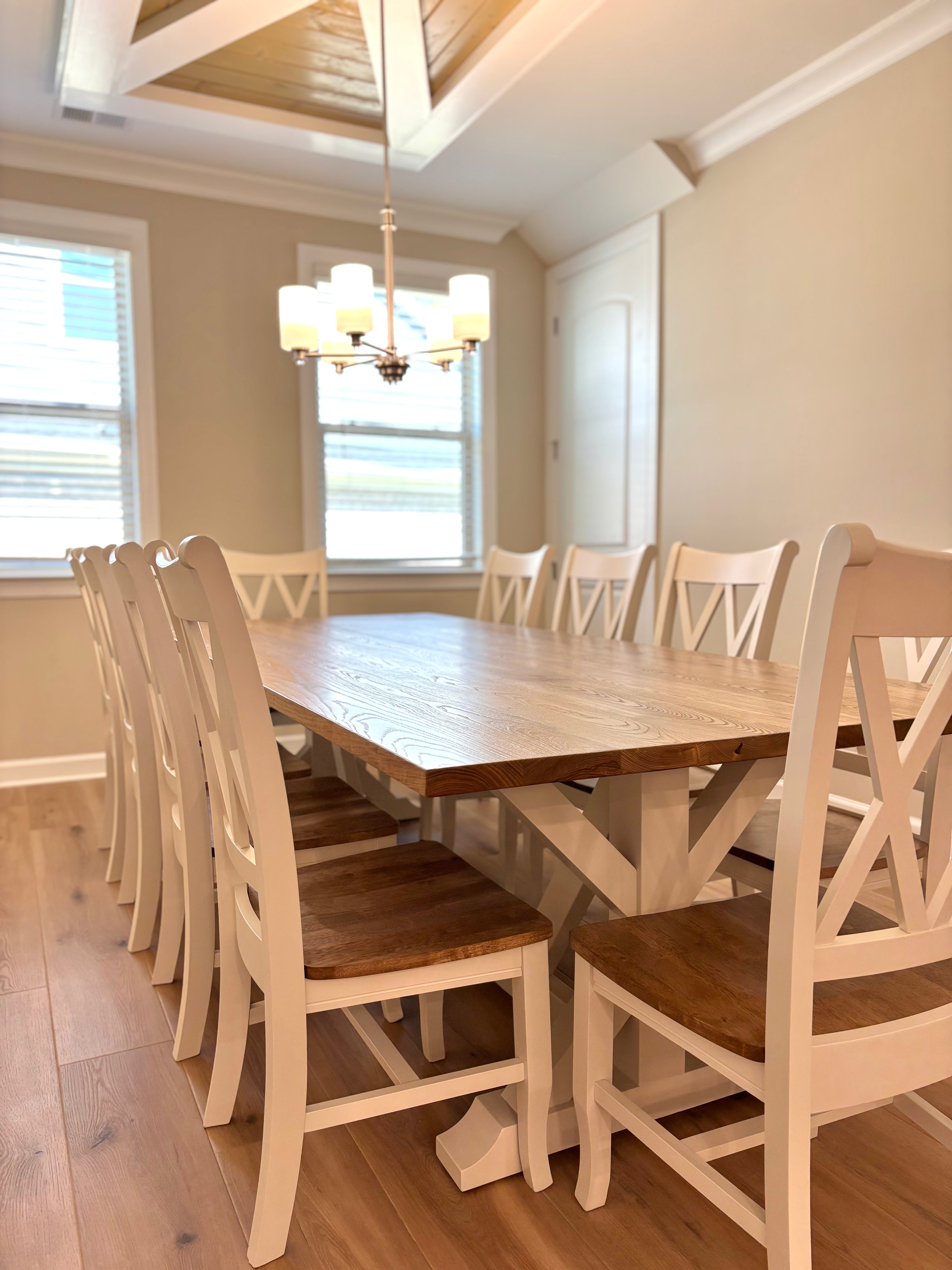 Jasmine Table with Wyoming Prairie Tan Top & White Base W/Matching Chairs