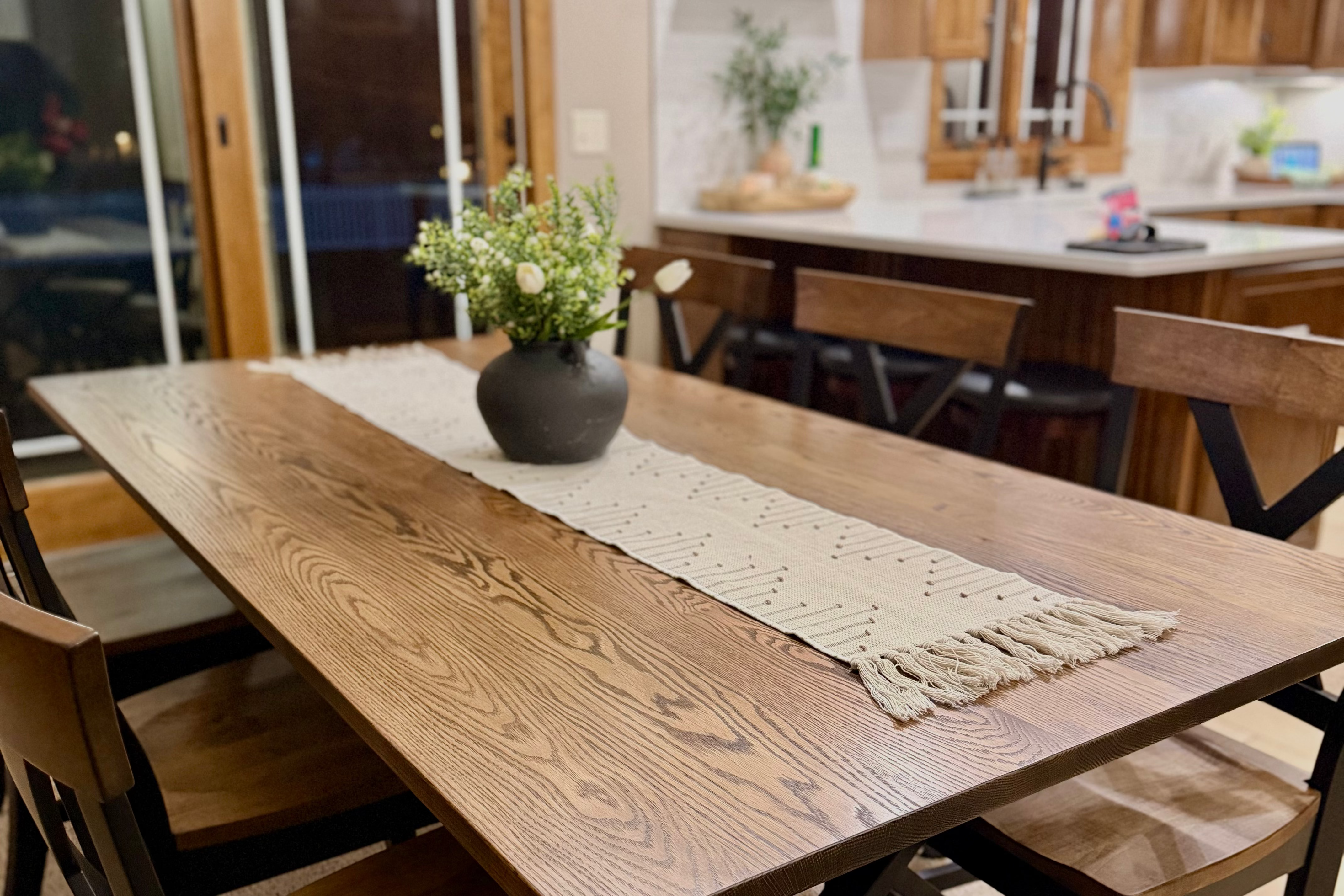 Dakota Table