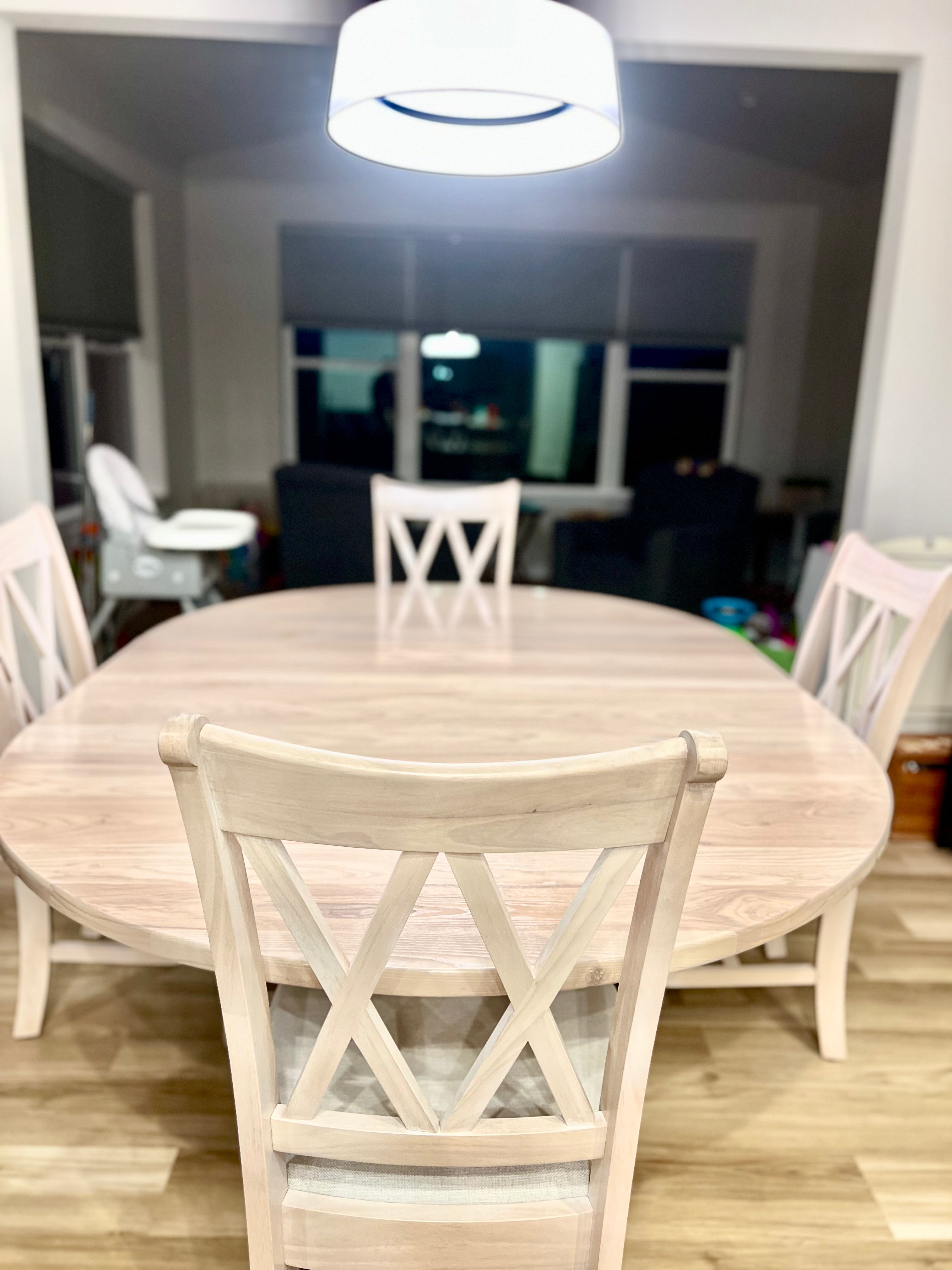 Ash White Wash Circle Court Table (Idaho Base) W/24" Extension & Matching XX Back Chairs
