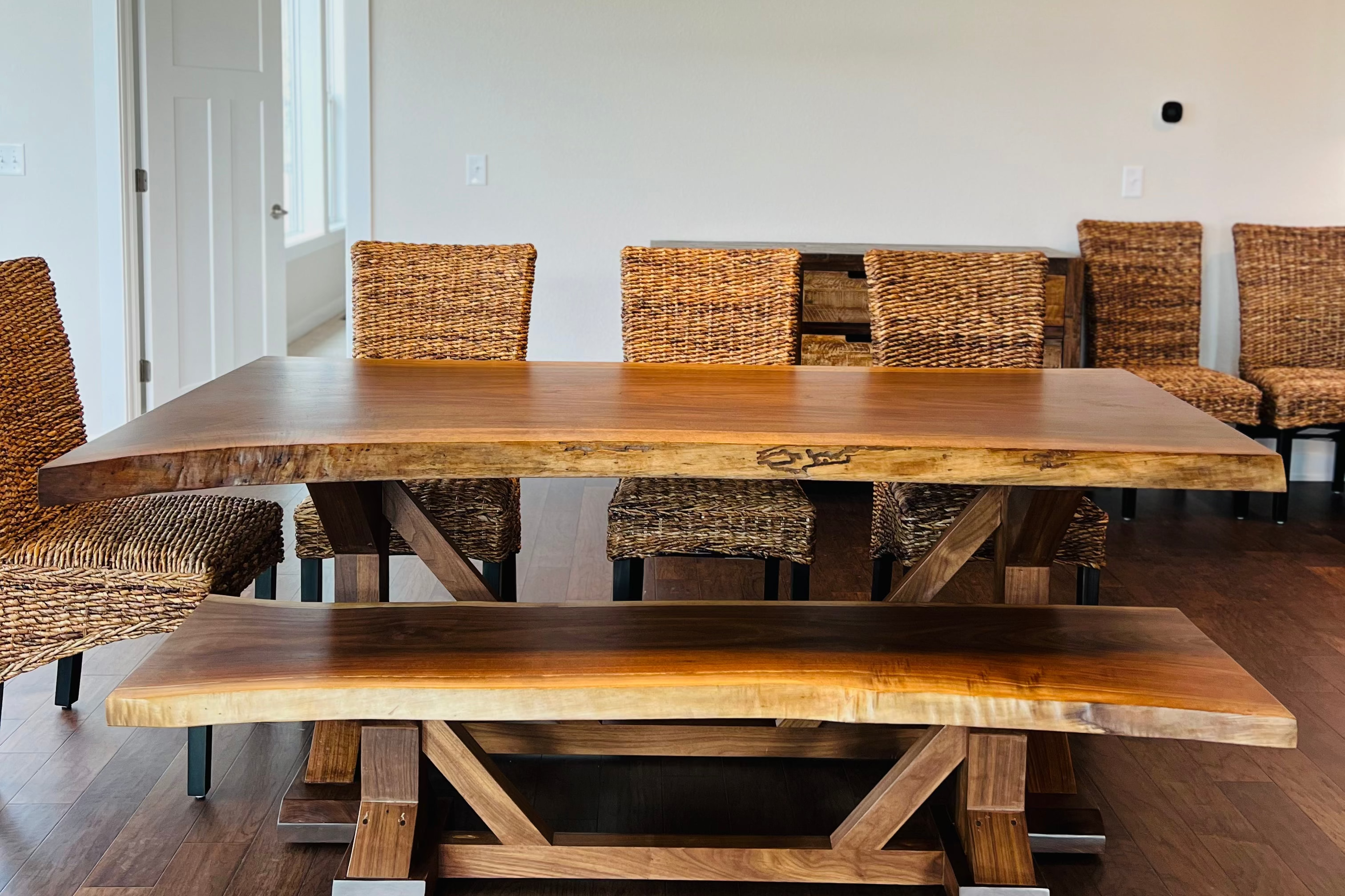 Jasmine Table