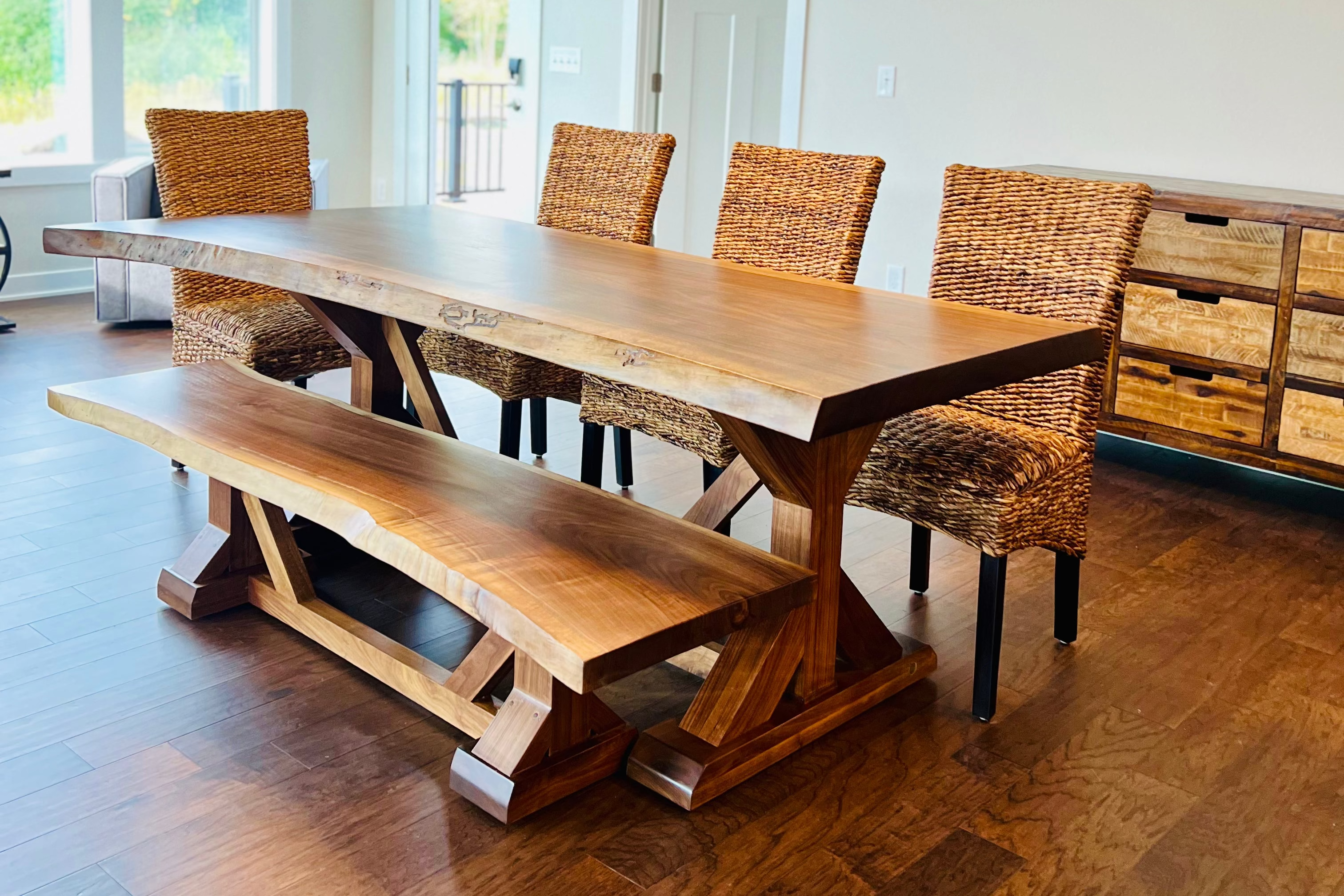 Jasmine Table