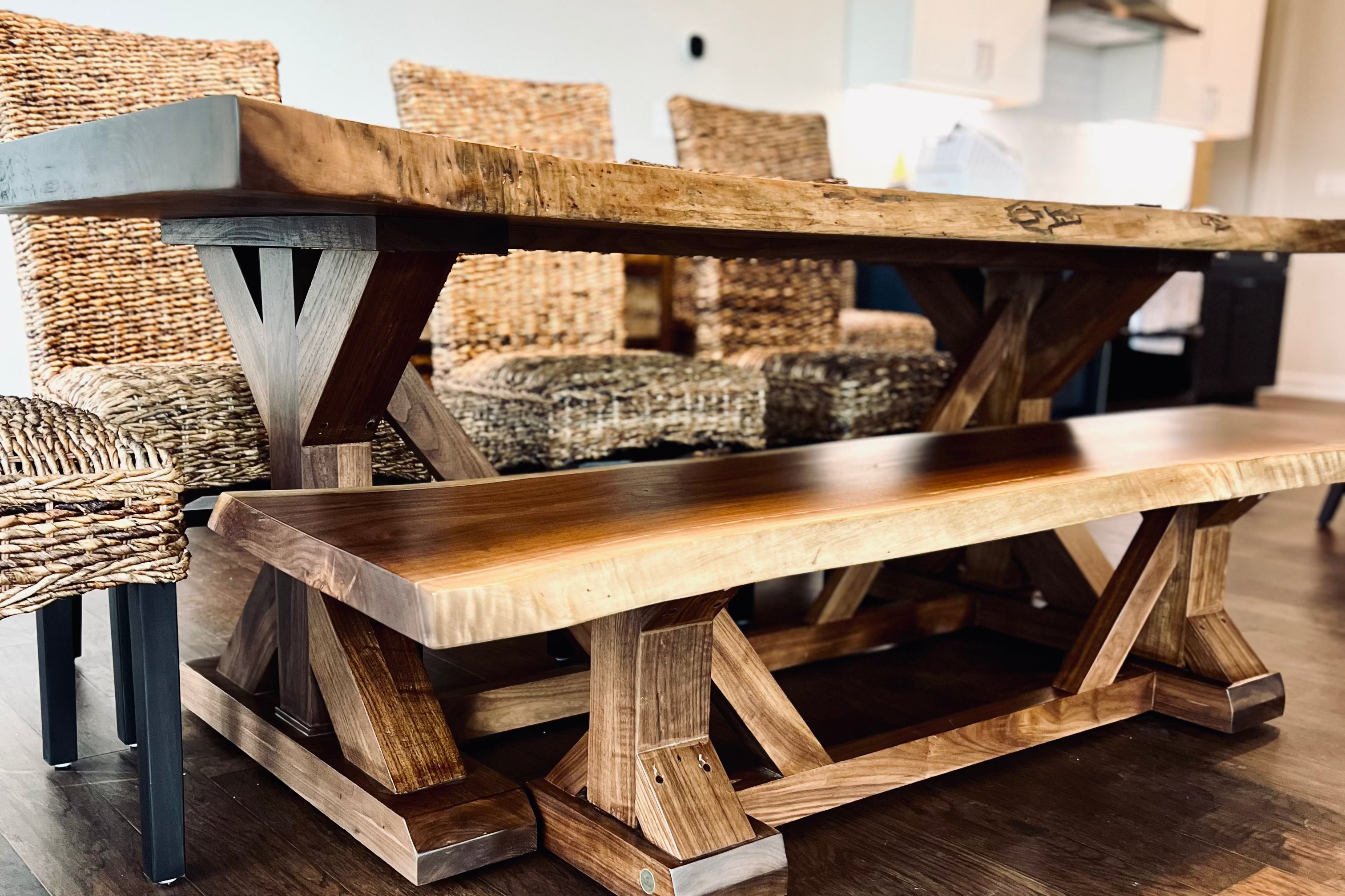 Jasmine Table