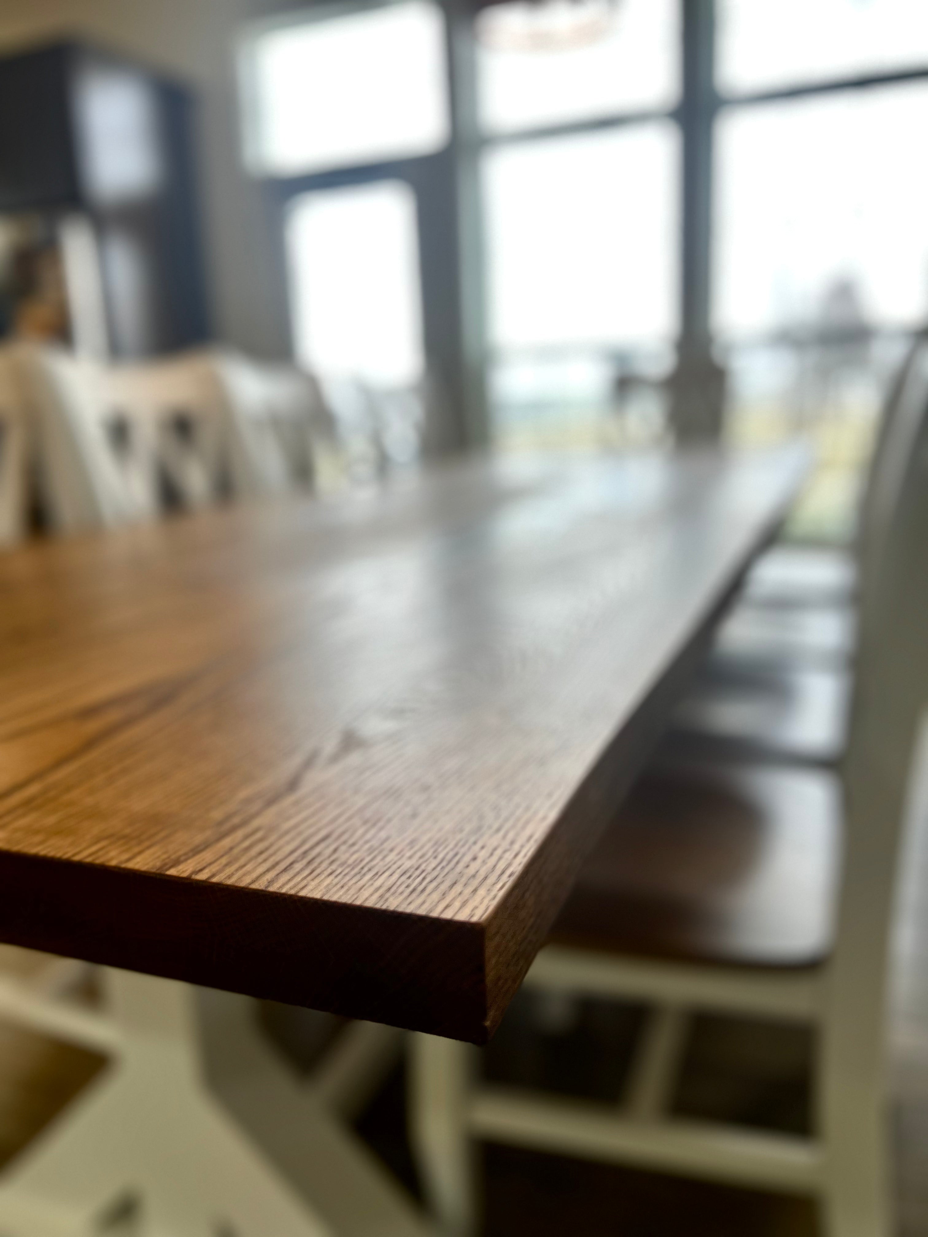Jasmine Table with Wyoming Prairie Tan Top & White Base W/Matching Chairs