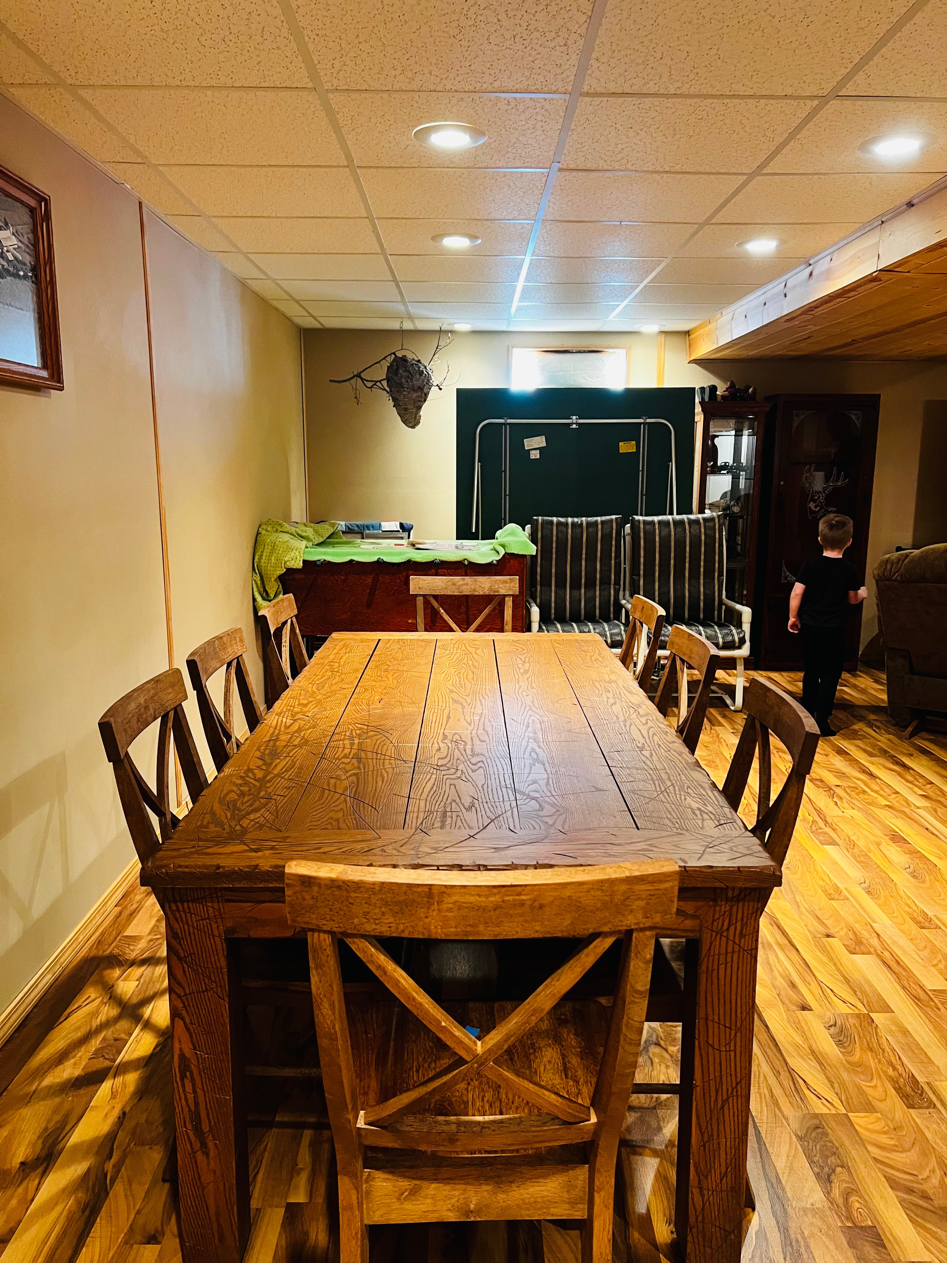 Classic Chunky Farmhouse Style; Winter Buck Brown W/Matching X-Back Style Chairs (Extreme Rustic Style)
