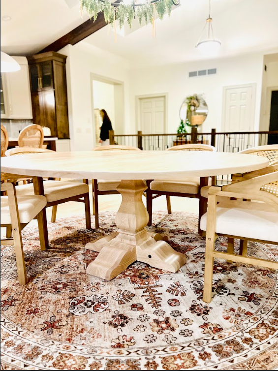 Circle Court White Washed Pedestal Table (Ash) W/Matching Chairs
