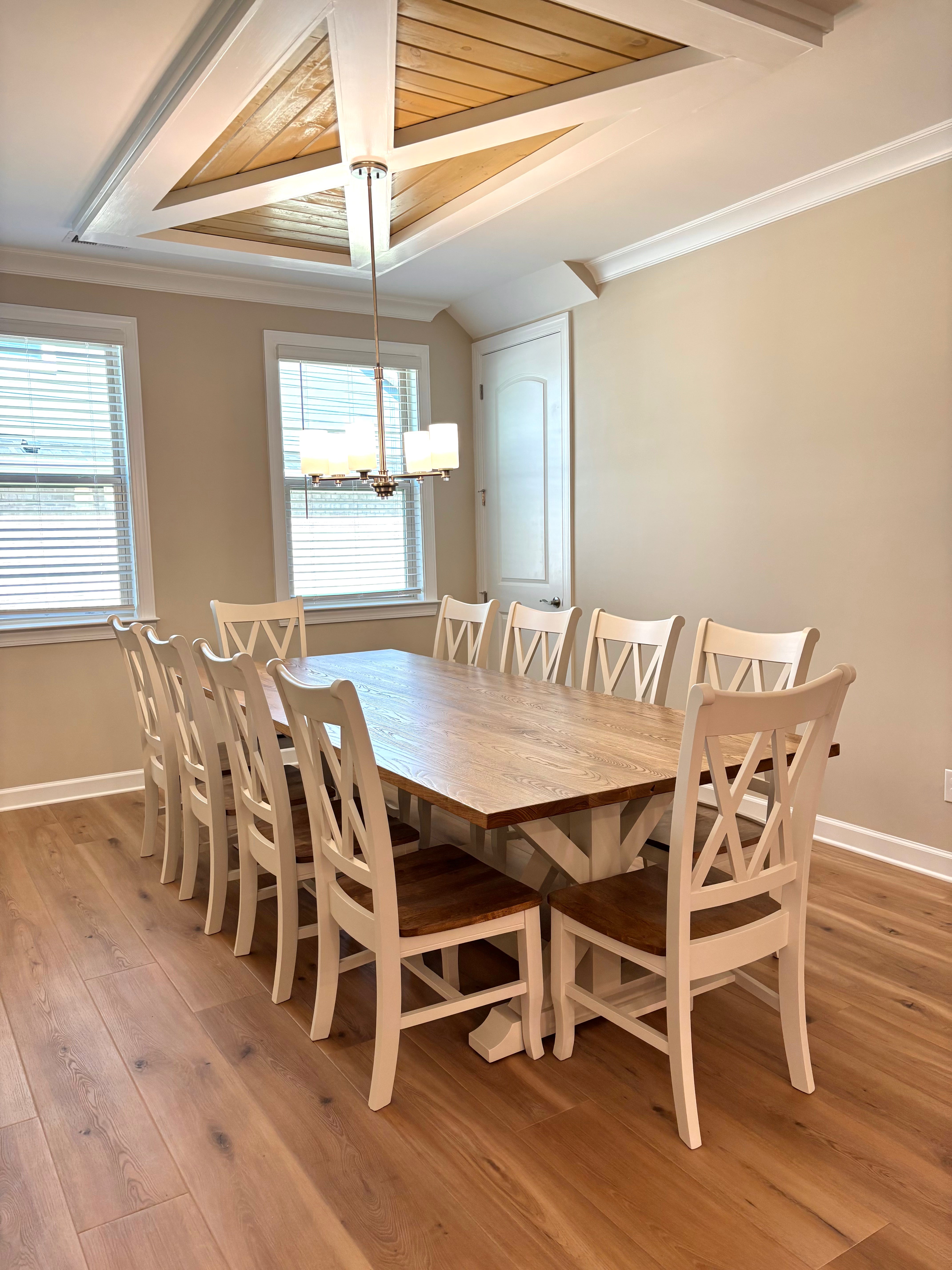 Jasmine Table with Wyoming Prairie Tan Top & White Base W/Matching Chairs