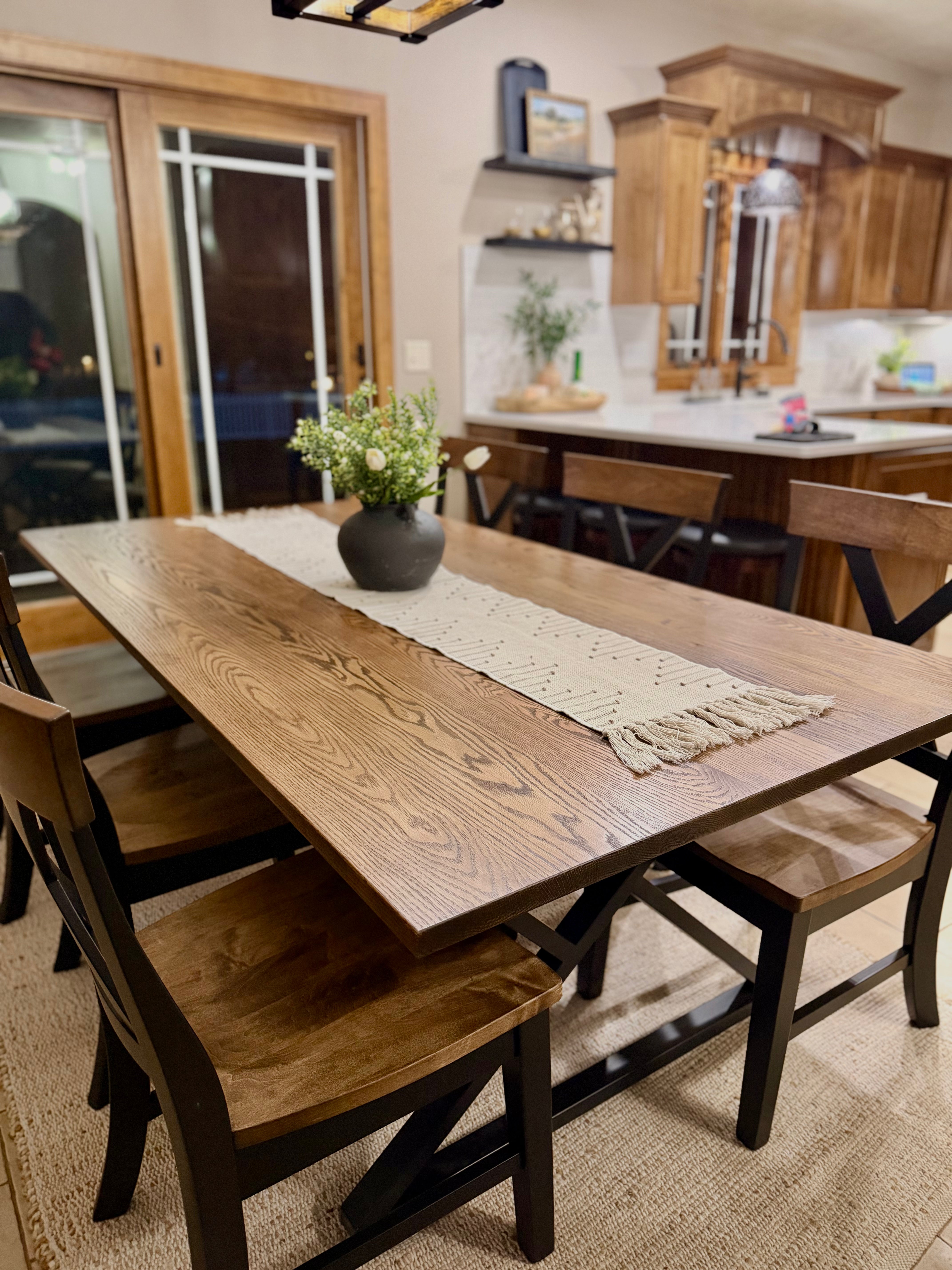 Dakota Table