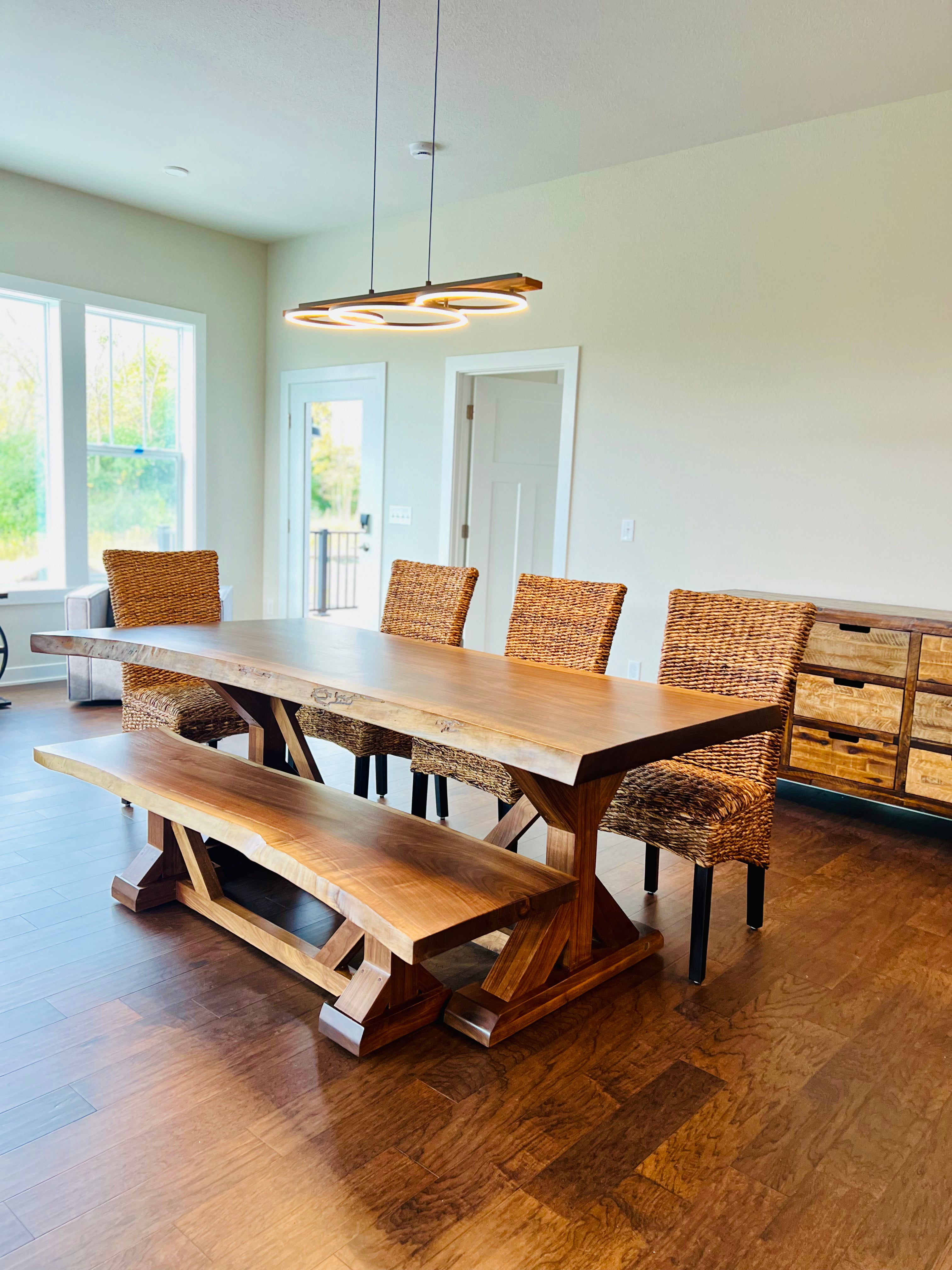 Jasmine Table