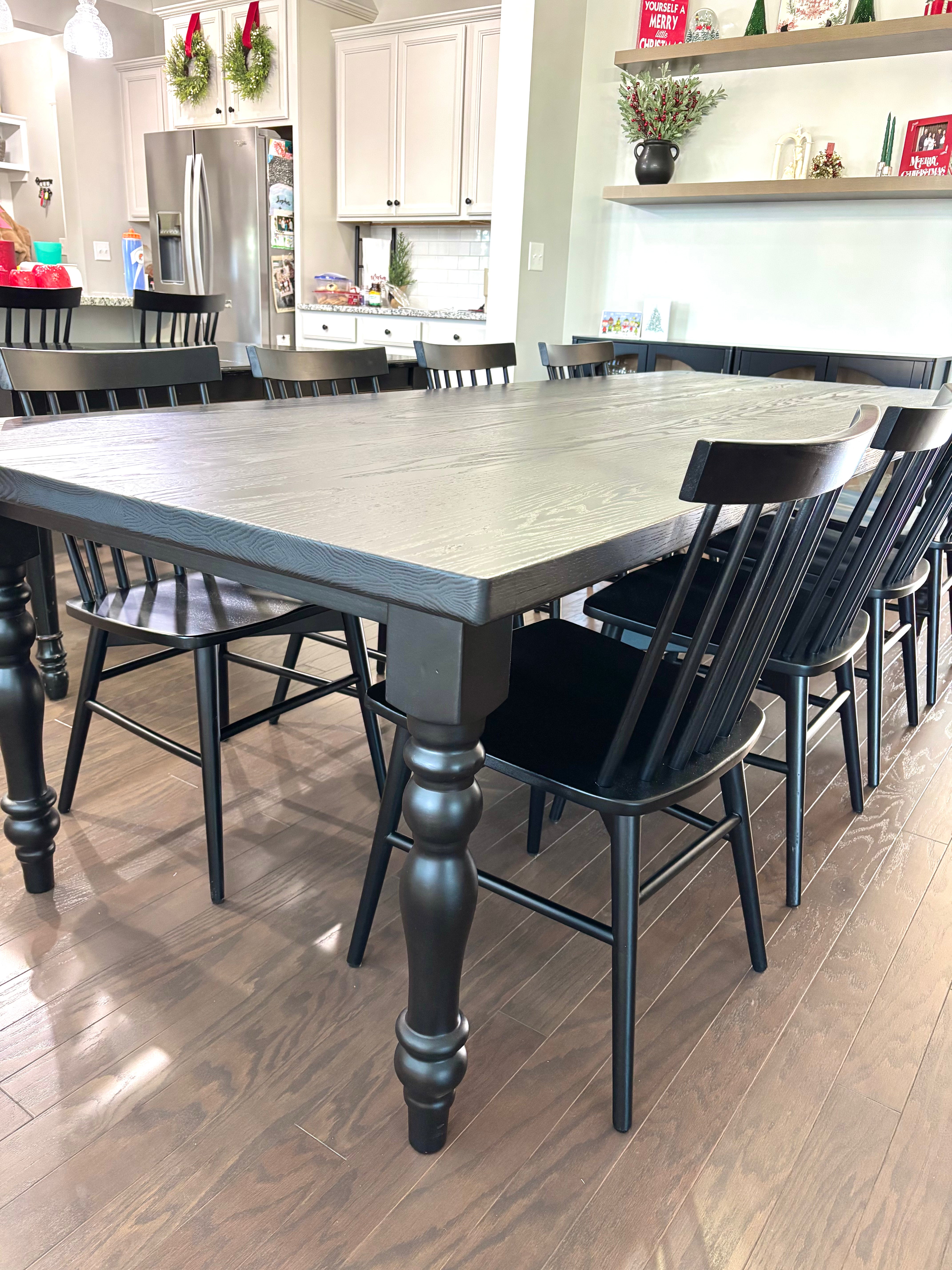 Classic RC Table Skinny Legs with Dark Grey Top & Black Base with Elegant Fence Chairs