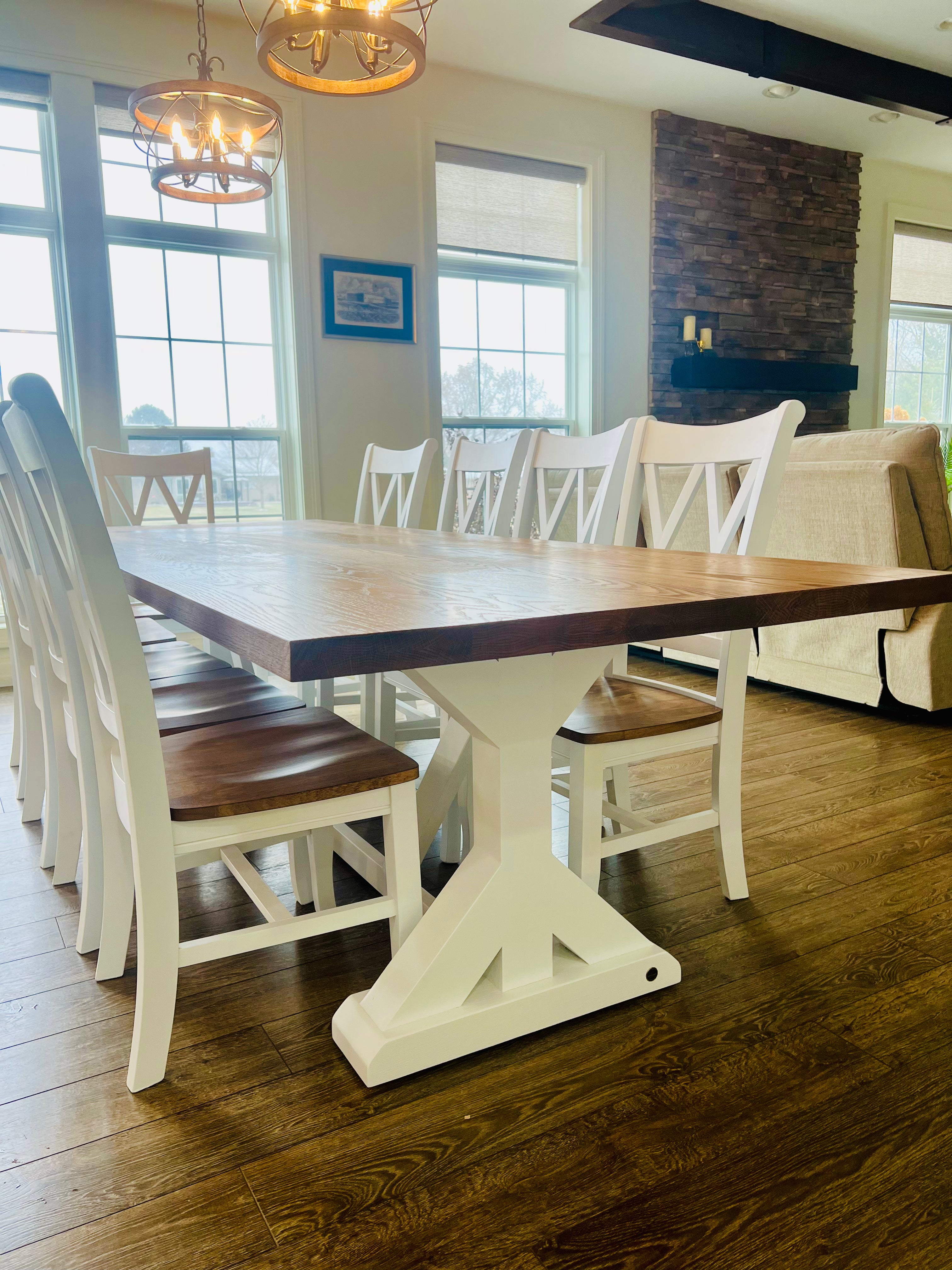 Jasmine Table with Wyoming Prairie Tan Top & White Base W/Matching Chairs