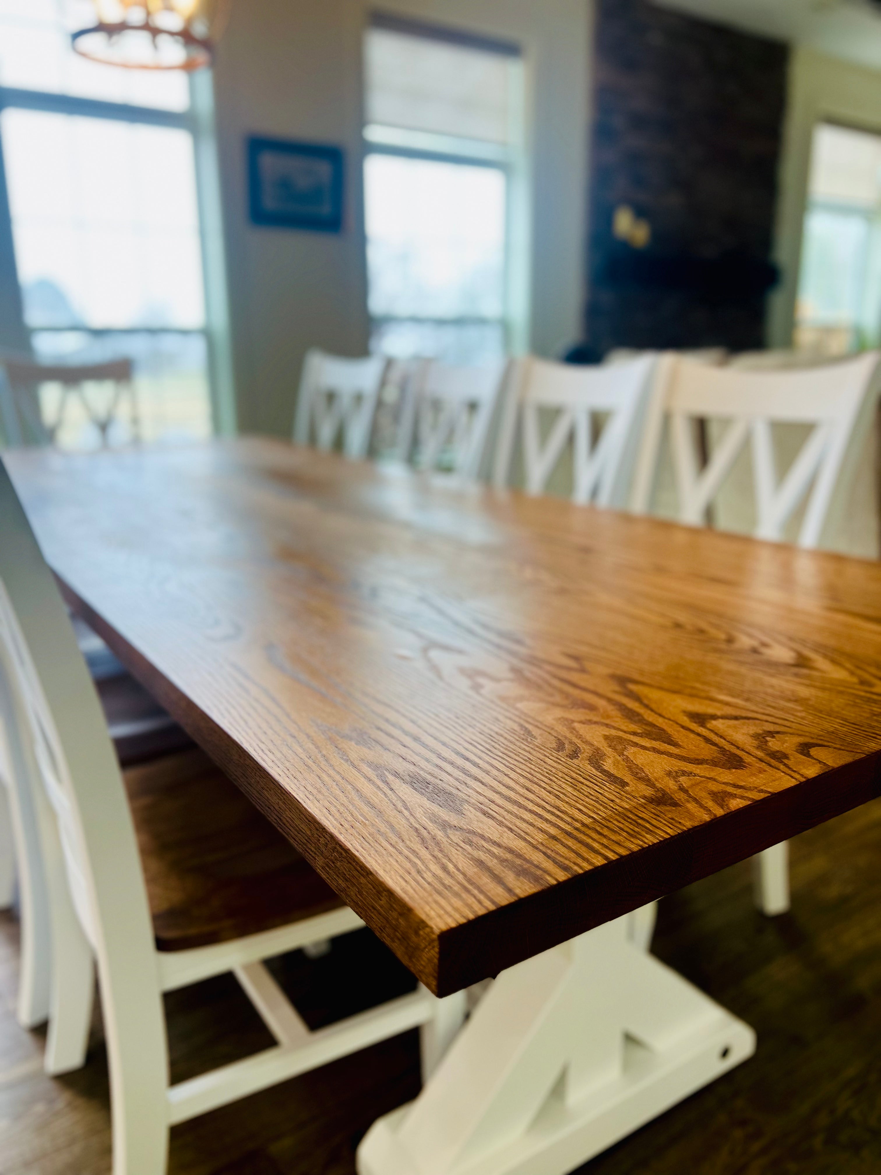 Jasmine Table with Wyoming Prairie Tan Top & White Base W/Matching Chairs