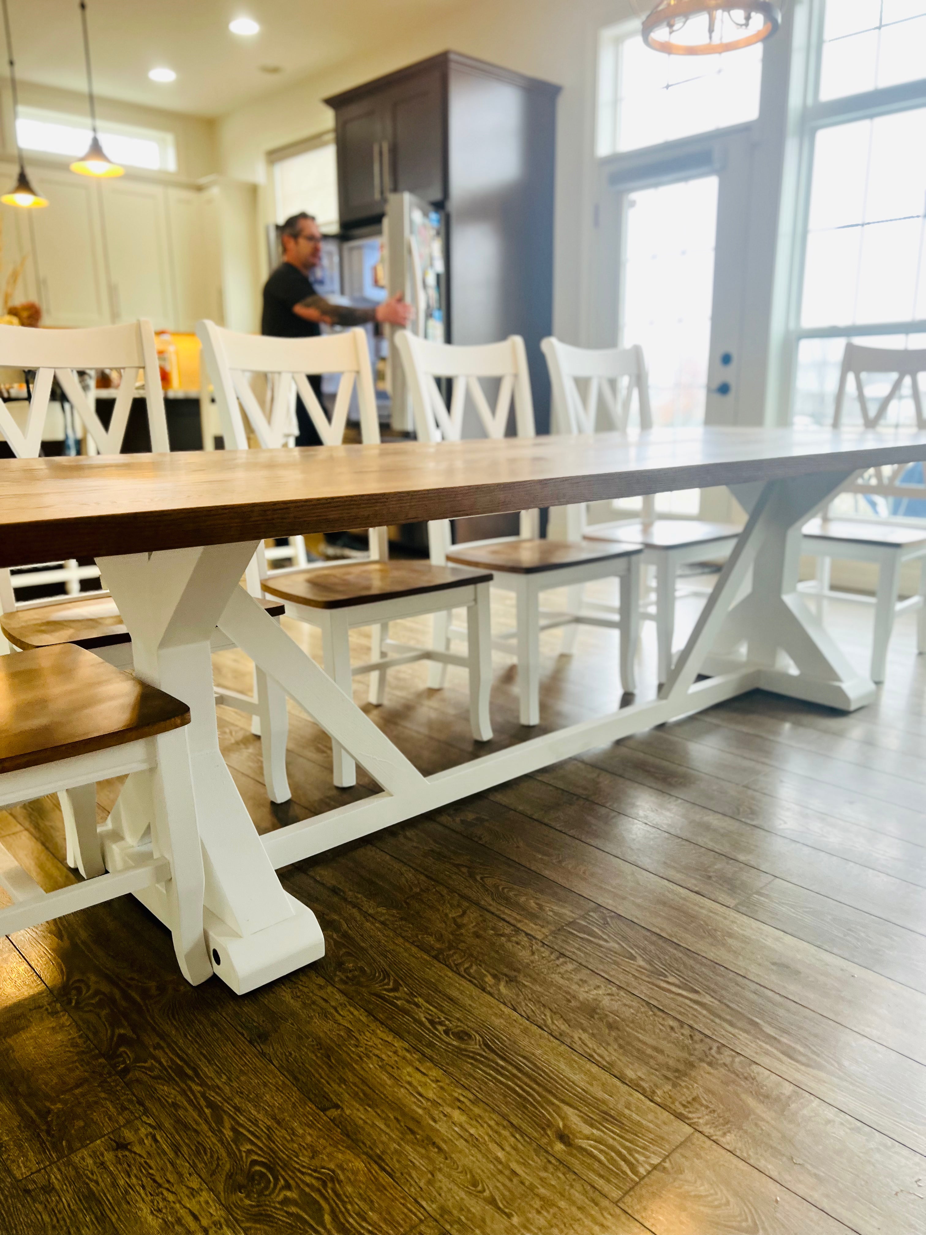 Jasmine Table with Wyoming Prairie Tan Top & White Base W/Matching Chairs