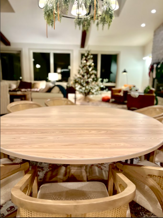 Circle Court White Washed Pedestal Table (Ash) W/Matching Chairs