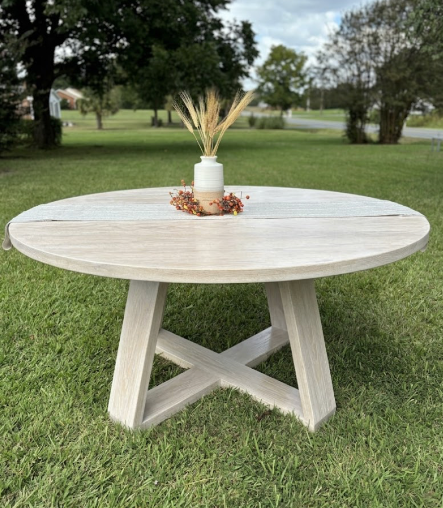 Circle Court Idaho Table
